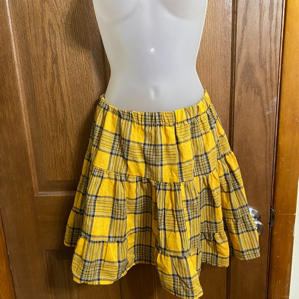 2/$10 🌸 Yellow Plaid Pleated Skirt- Size M/L